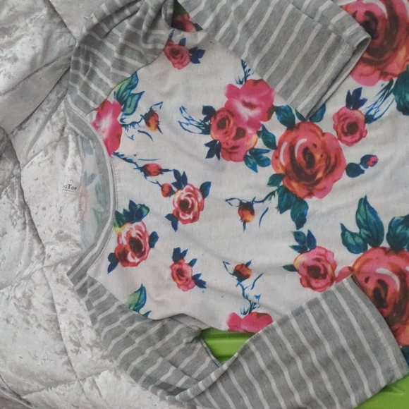 MOKING TOP (SMALL) WHITE & GREY CASUAL 3/4 SLEEVE STRIPED ROSE FLORAL BLOUSE - Picture 3 of 7